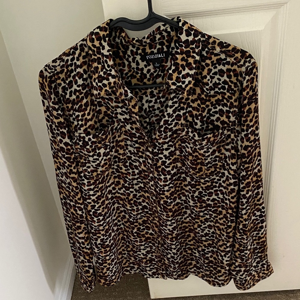 Roz & Ali Leopard Print Blouse